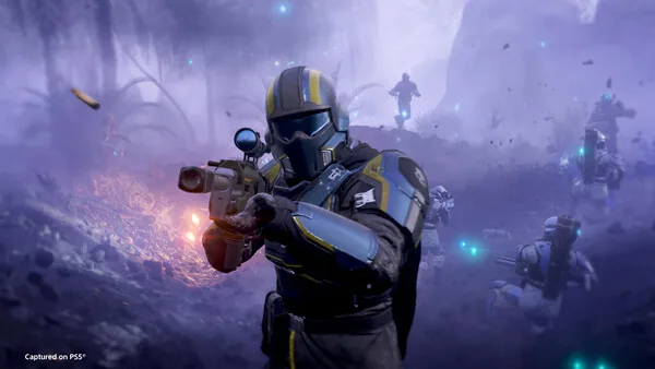 Captura oficial de Steam con Helldivers que llevan distintas armaduras corporales durante una misión